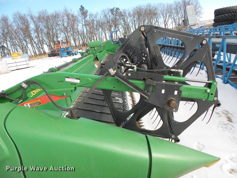 image for item EA9717 2015 John Deere 640D draper head
