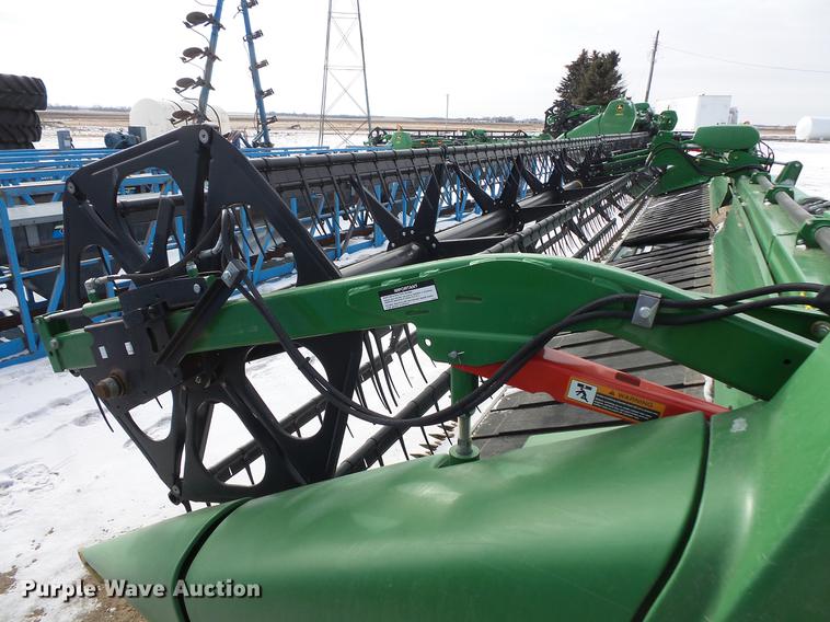 image for item EA9717 2015 John Deere 640D draper head