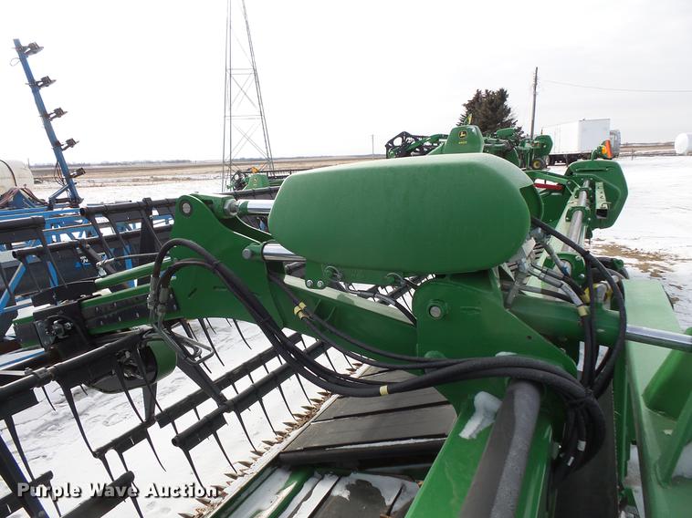 image for item EA9717 2015 John Deere 640D draper head