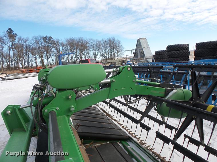 image for item EA9717 2015 John Deere 640D draper head