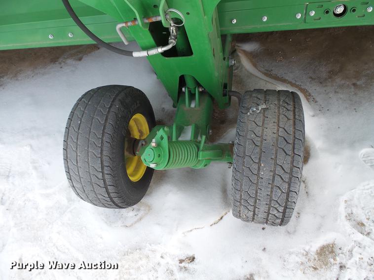 image for item EA9717 2015 John Deere 640D draper head