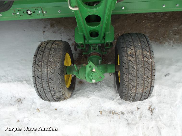 image for item EA9717 2015 John Deere 640D draper head