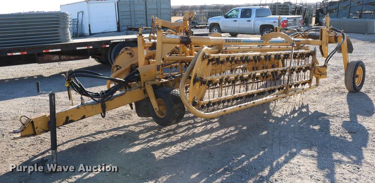 image for item EW9008 1995 Vermeer R23 hay rake