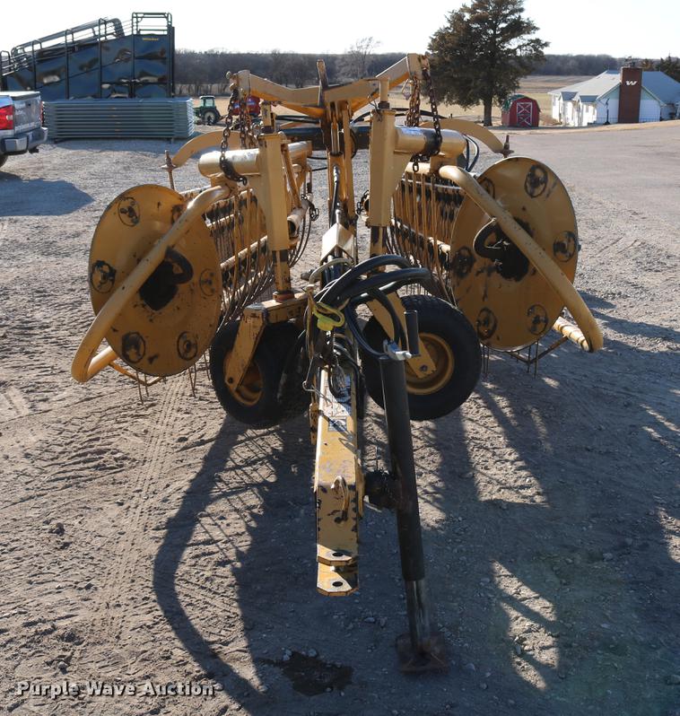 image for item EW9008 1995 Vermeer R23 hay rake