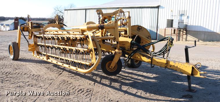 image for item EW9008 1995 Vermeer R23 hay rake