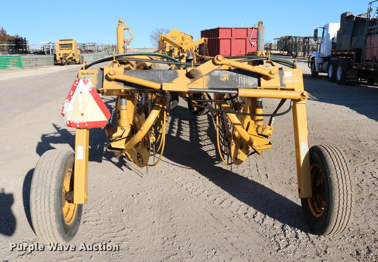 image for item EW9008 1995 Vermeer R23 hay rake
