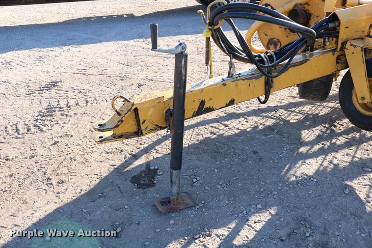 image for item EW9008 1995 Vermeer R23 hay rake