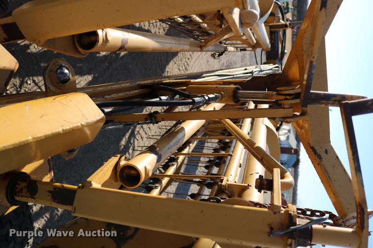 image for item EW9008 1995 Vermeer R23 hay rake