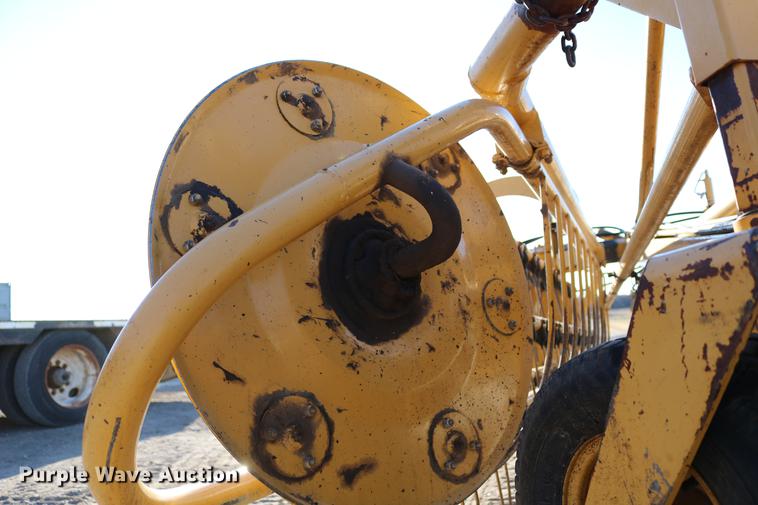 image for item EW9008 1995 Vermeer R23 hay rake