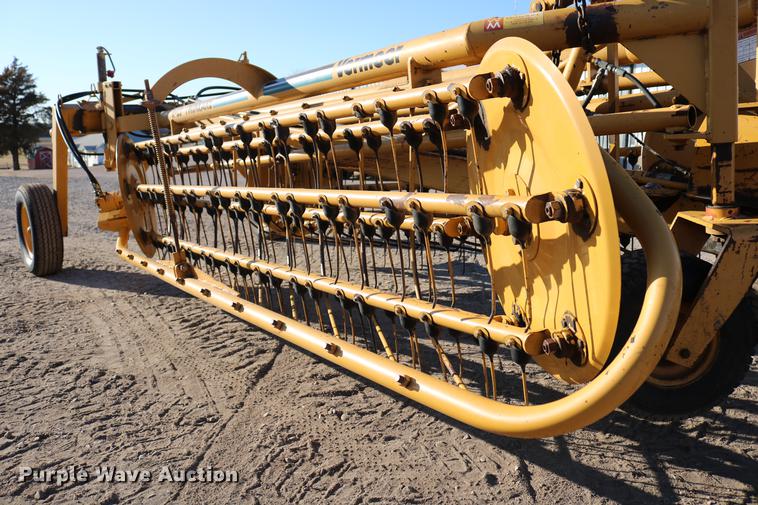 image for item EW9008 1995 Vermeer R23 hay rake