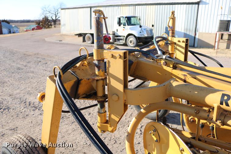 image for item EW9008 1995 Vermeer R23 hay rake