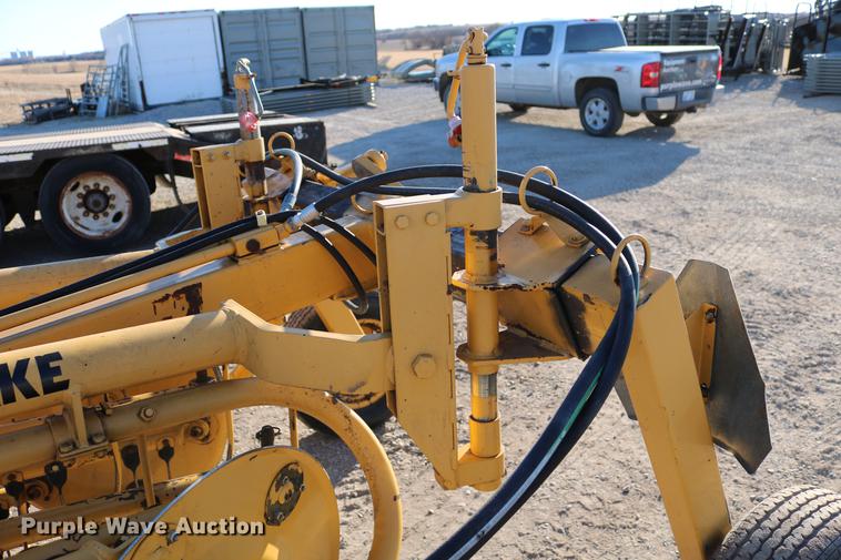 image for item EW9008 1995 Vermeer R23 hay rake