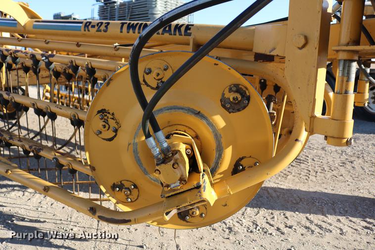 image for item EW9008 1995 Vermeer R23 hay rake