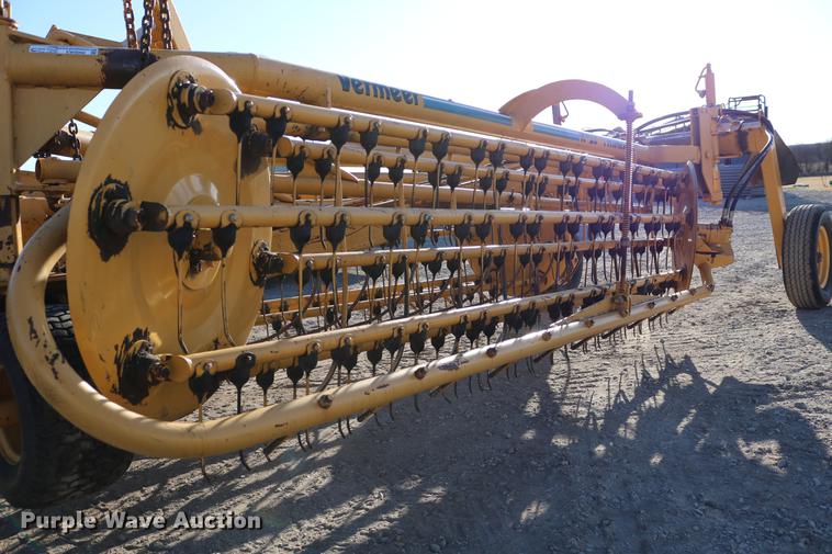 image for item EW9008 1995 Vermeer R23 hay rake