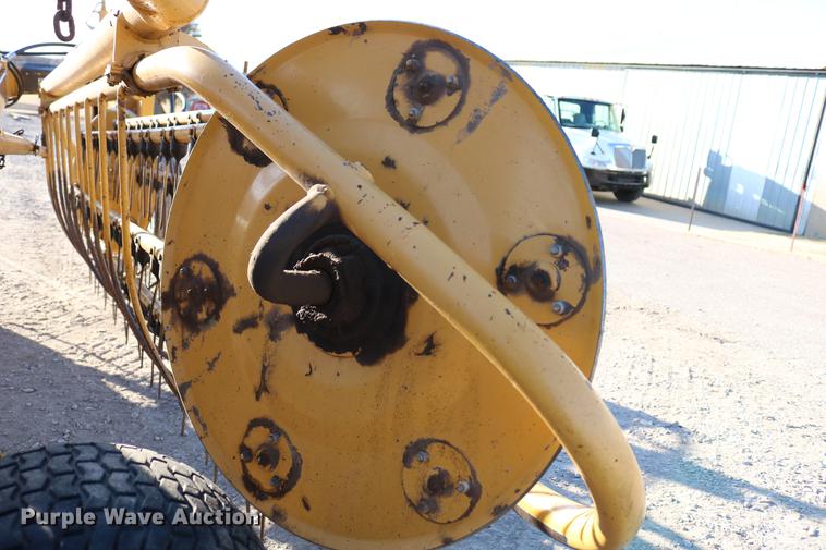 image for item EW9008 1995 Vermeer R23 hay rake