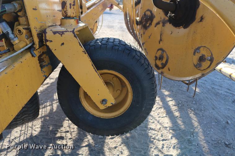 image for item EW9008 1995 Vermeer R23 hay rake