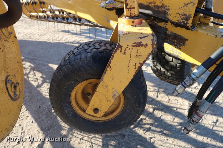 image for item EW9008 1995 Vermeer R23 hay rake