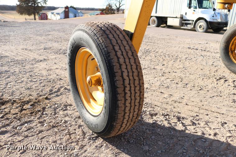 image for item EW9008 1995 Vermeer R23 hay rake