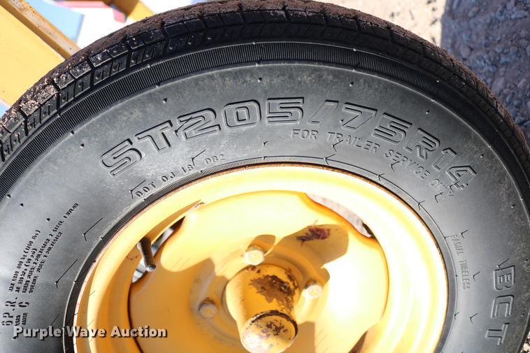 image for item EW9008 1995 Vermeer R23 hay rake