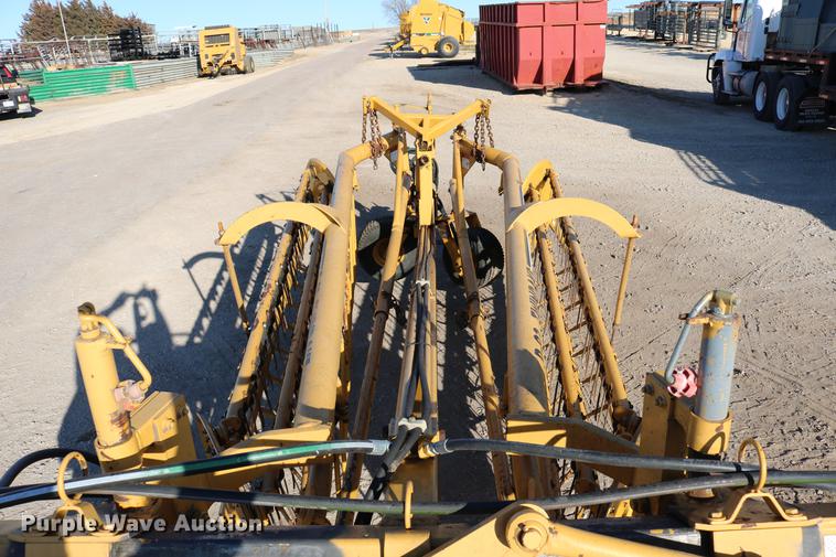 image for item EW9008 1995 Vermeer R23 hay rake