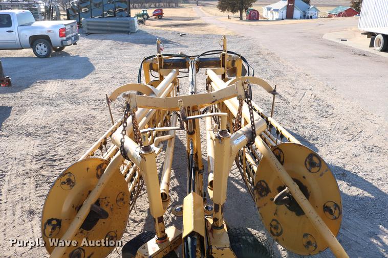 image for item EW9008 1995 Vermeer R23 hay rake