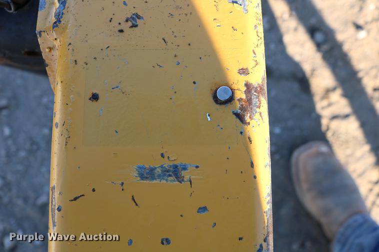 image for item EW9008 1995 Vermeer R23 hay rake