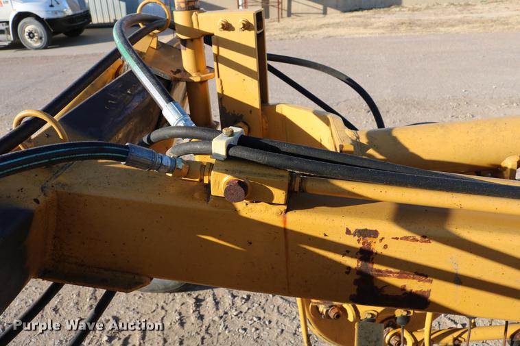 image for item EW9008 1995 Vermeer R23 hay rake