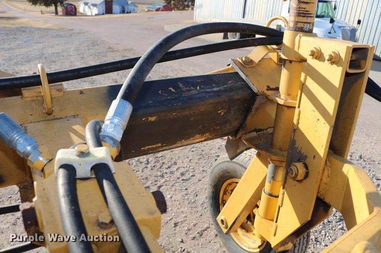 image for item EW9008 1995 Vermeer R23 hay rake