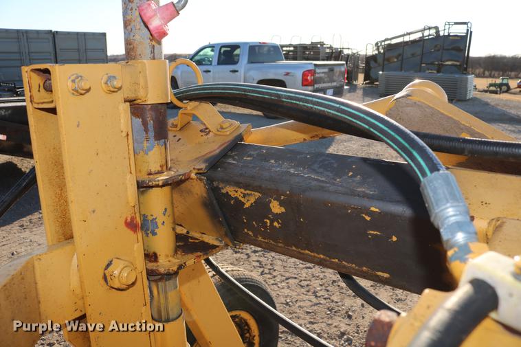 image for item EW9008 1995 Vermeer R23 hay rake