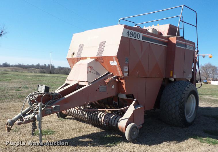 image for item H1556 1998 Hesston 4900 large square baler