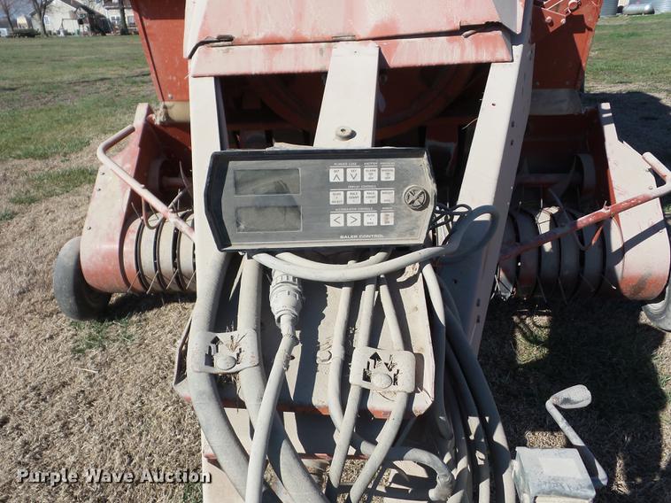 image for item H1556 1998 Hesston 4900 large square baler
