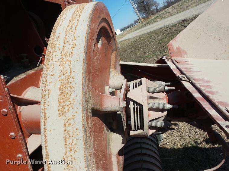 image for item H1556 1998 Hesston 4900 large square baler