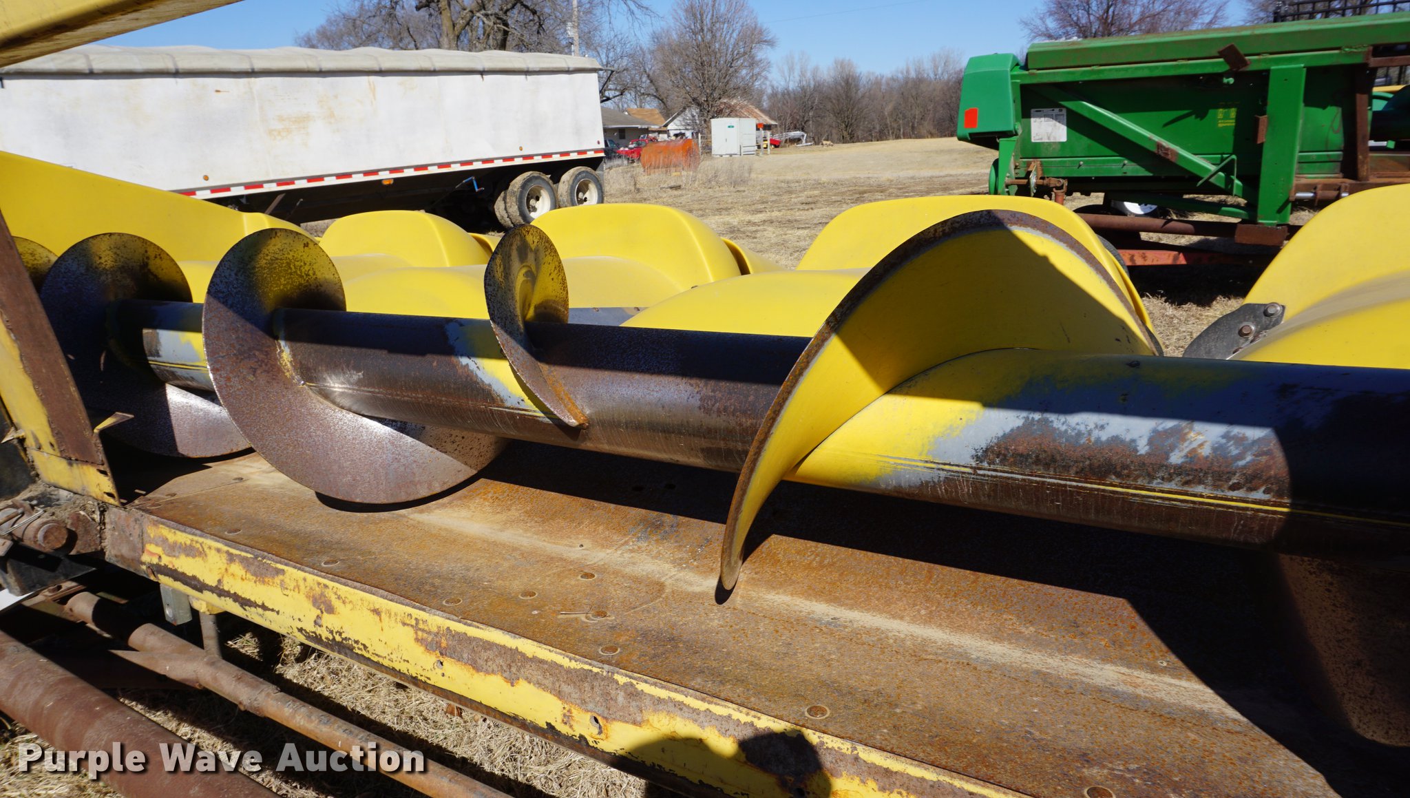 1999 New Holland 996 corn head in Holton, KS | Item DE3085 sold ...