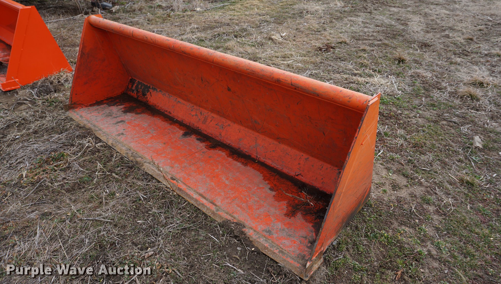 Kubota skid steer bucket in Savannah, MO Item DE3114 for sale