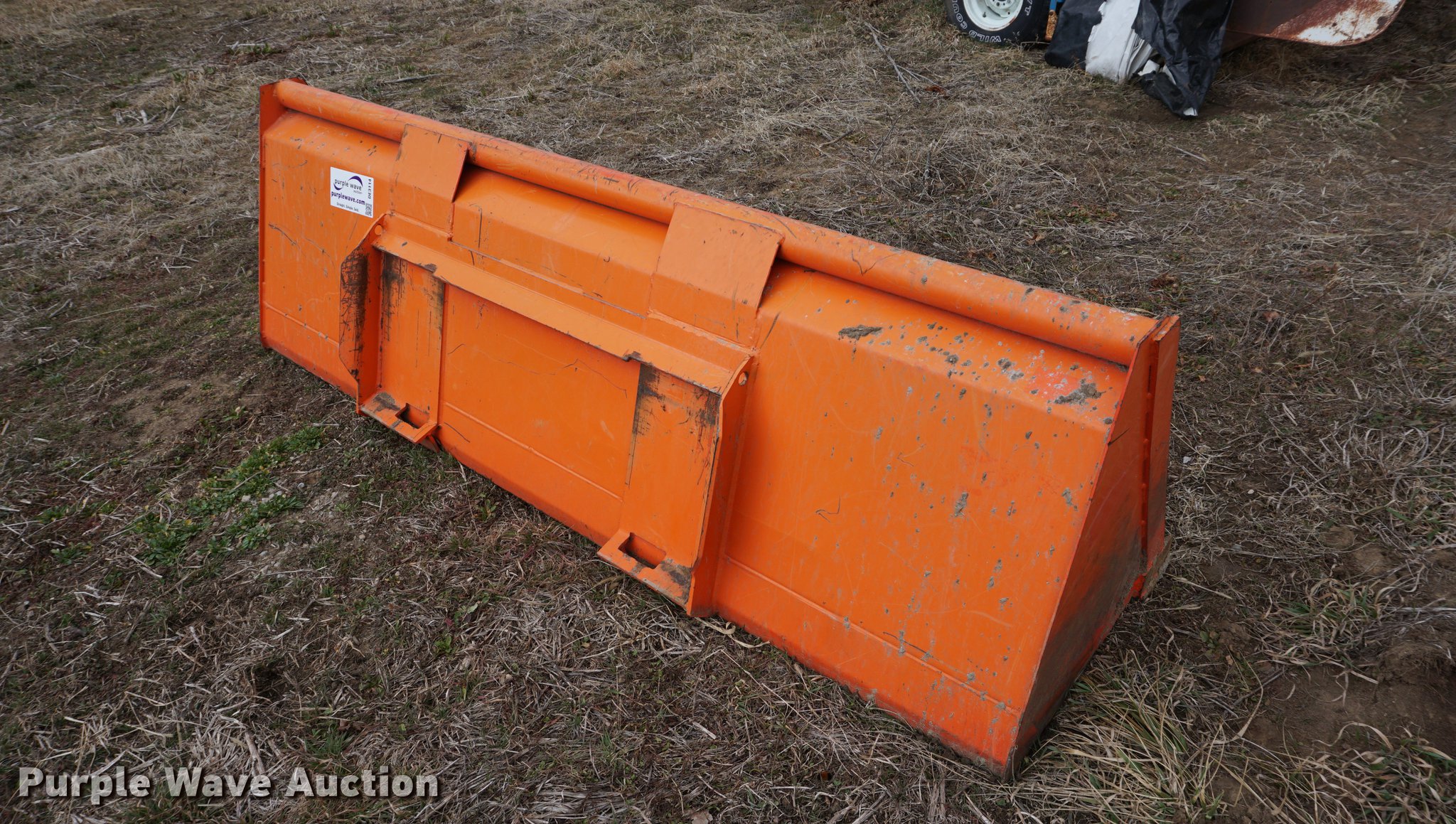 Kubota skid steer bucket in Savannah, MO Item DE3114 for sale