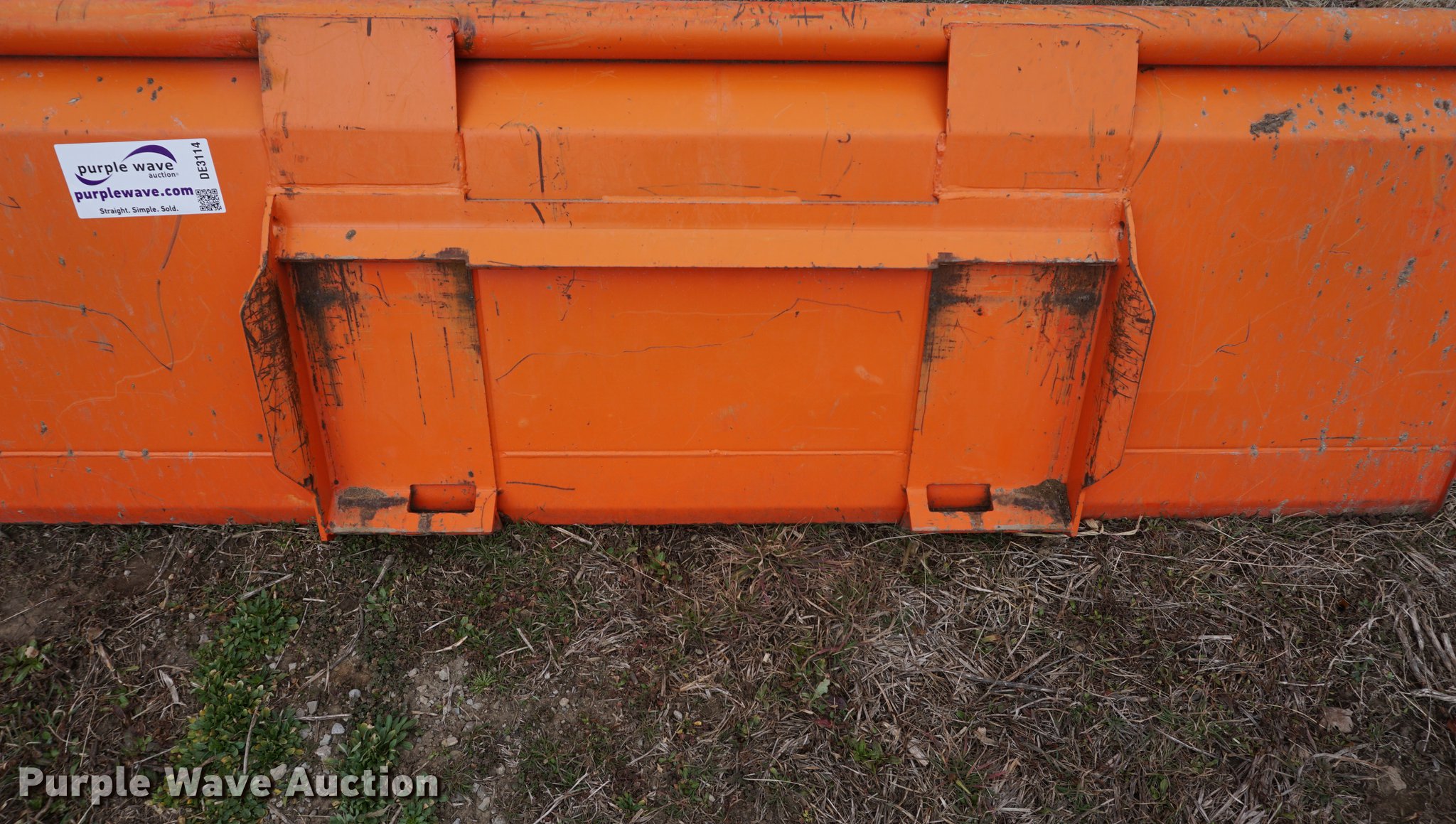 Kubota skid steer bucket in Savannah, MO Item DE3114 for sale