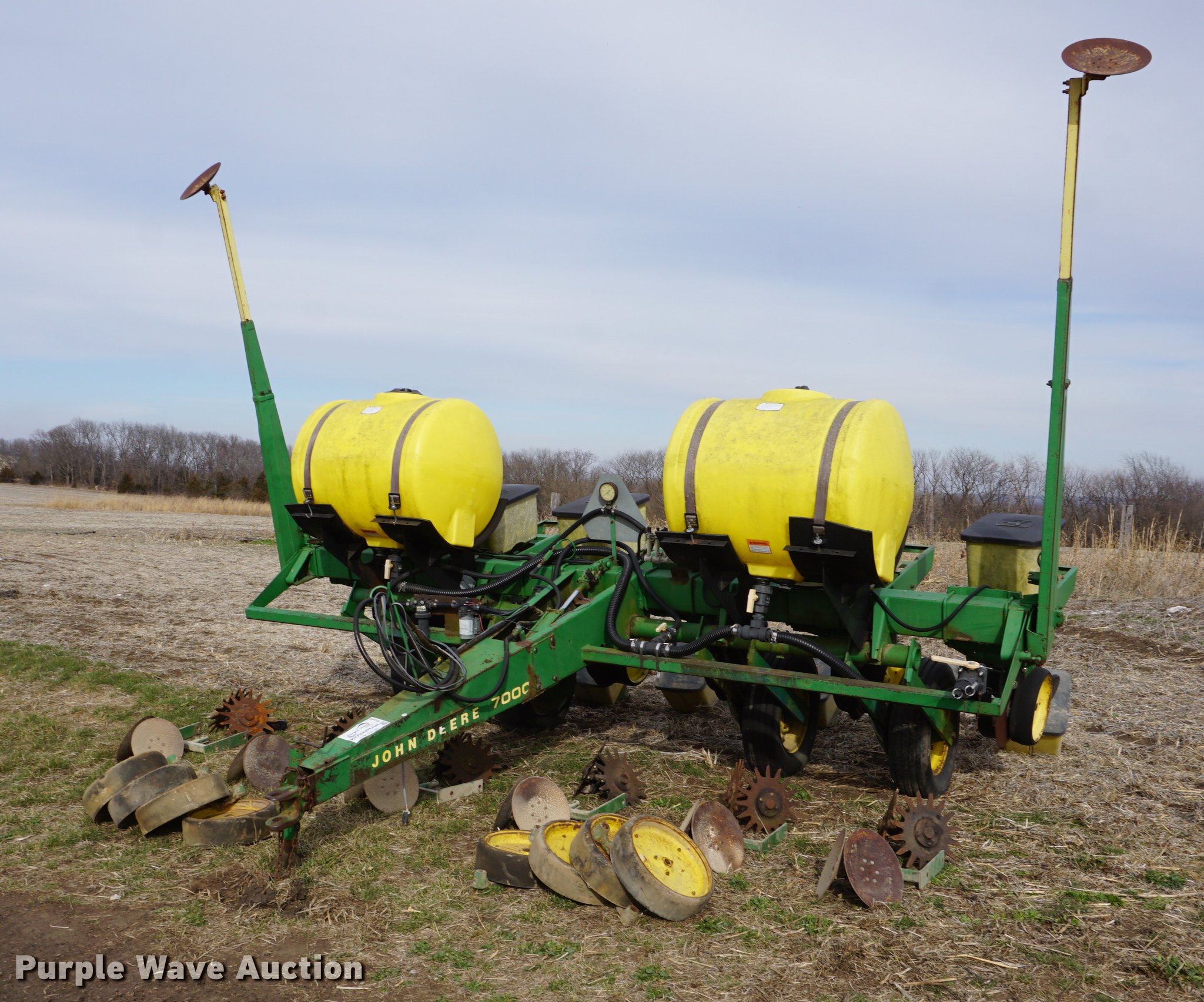 John Deere 7000 no-till planter in Paola, KS | Item DE3143 sold ...