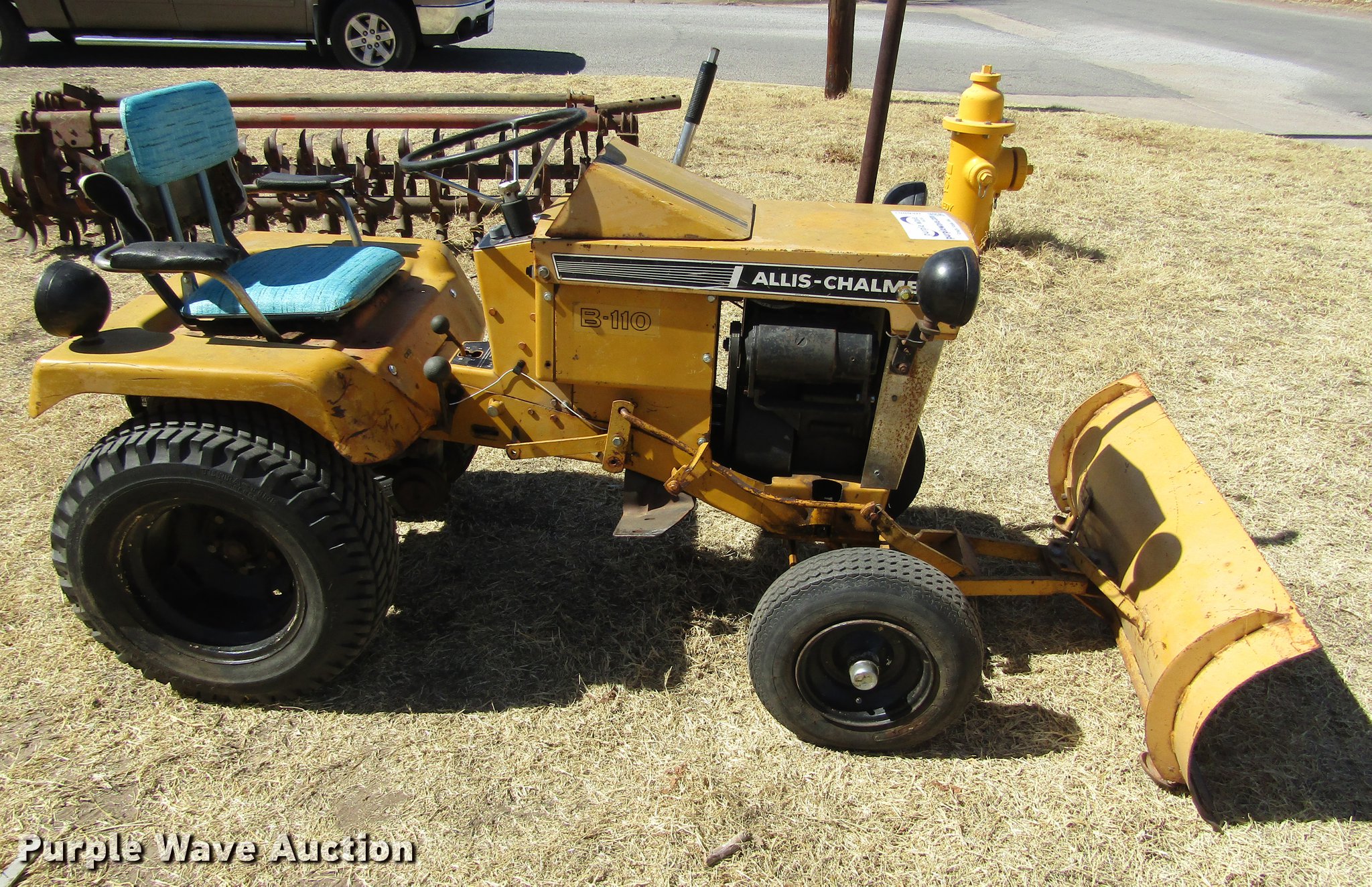 Allis Chalmers B110 tractor in Laverne, OK Item DE6651 sold Purple Wave