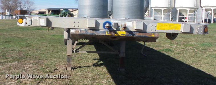 image for item AY9583 2001 Utility FS2CHA flatbed trailer