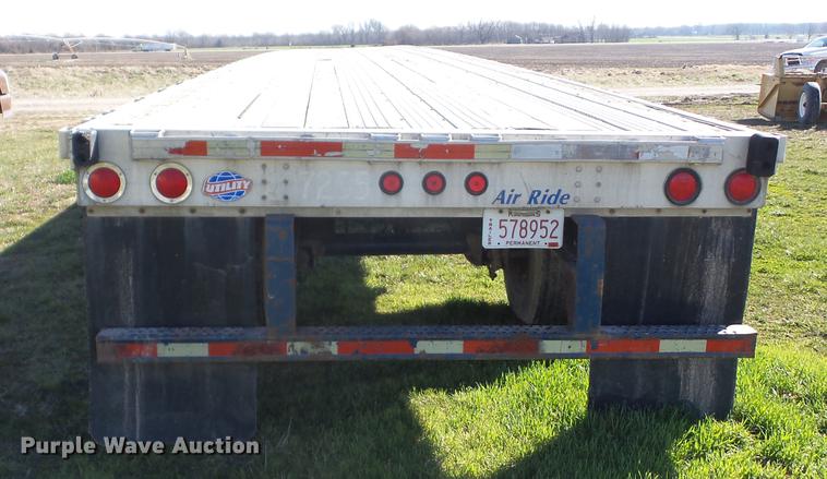 image for item AY9583 2001 Utility FS2CHA flatbed trailer