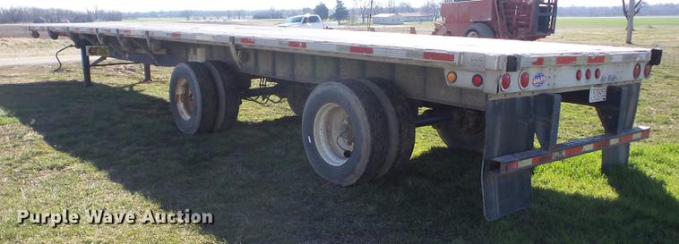 image for item AY9583 2001 Utility FS2CHA flatbed trailer