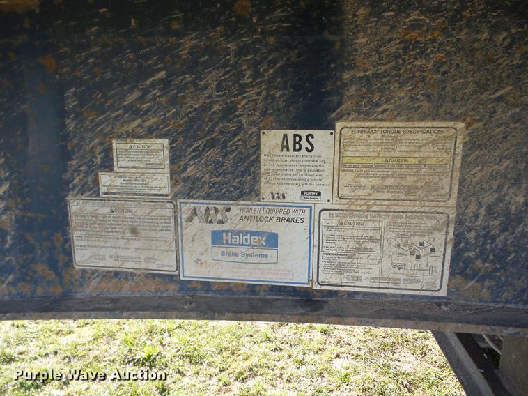 image for item AY9583 2001 Utility FS2CHA flatbed trailer