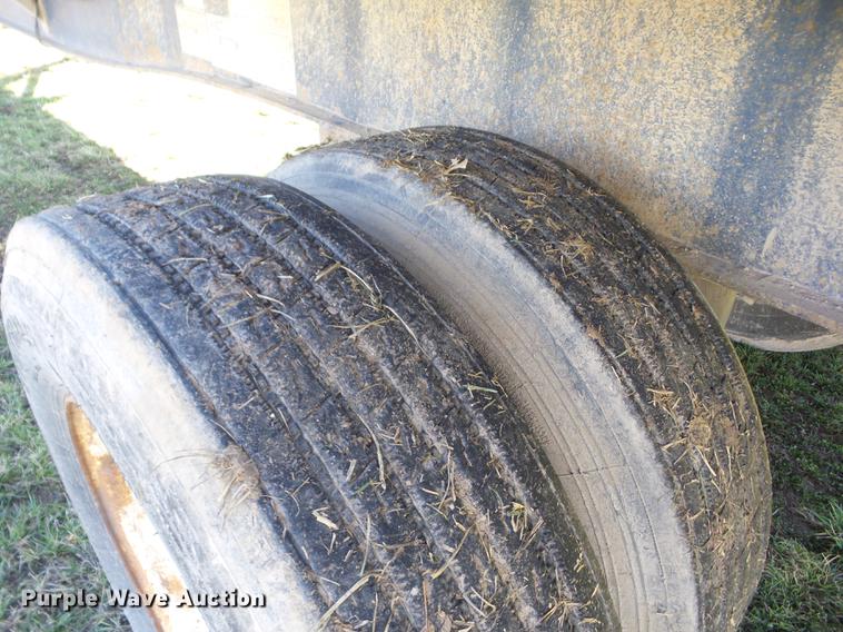 image for item AY9583 2001 Utility FS2CHA flatbed trailer