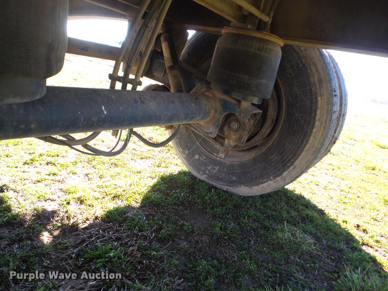 image for item AY9583 2001 Utility FS2CHA flatbed trailer