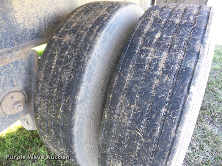 image for item AY9583 2001 Utility FS2CHA flatbed trailer