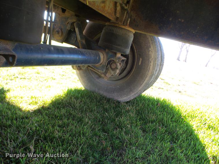 image for item AY9583 2001 Utility FS2CHA flatbed trailer