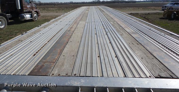 image for item AY9583 2001 Utility FS2CHA flatbed trailer