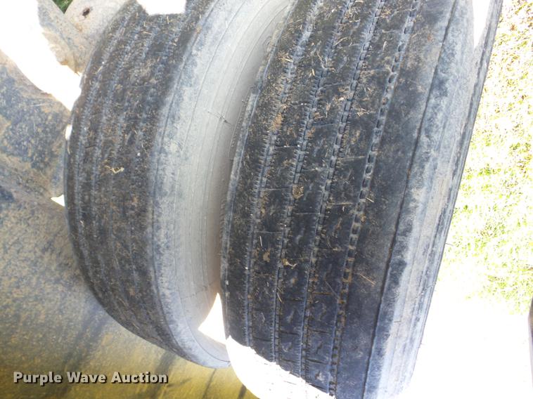 image for item AY9583 2001 Utility FS2CHA flatbed trailer