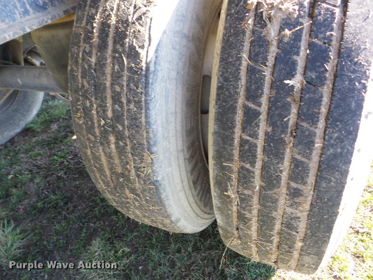 image for item AY9583 2001 Utility FS2CHA flatbed trailer