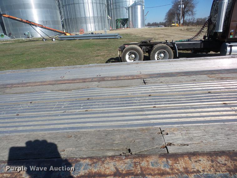 image for item AY9583 2001 Utility FS2CHA flatbed trailer